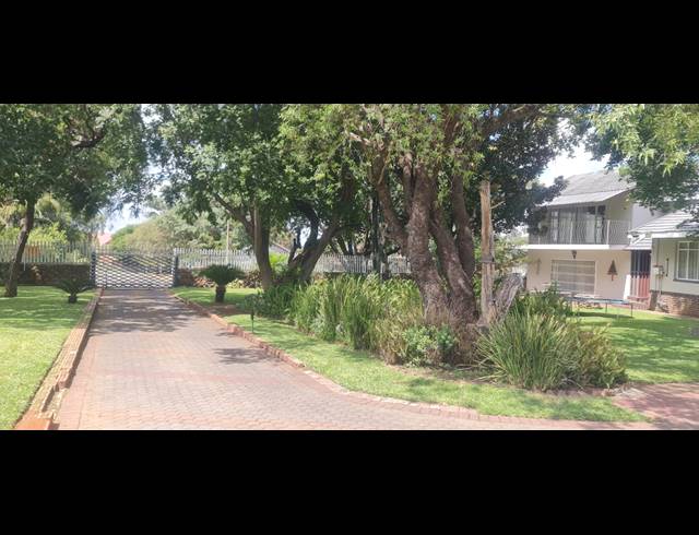4 BEDROOM HOUSE FOR SALE IN PROTEA PARK